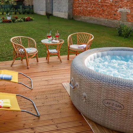 Guest House Studio Apartman Marina - With Jacuzzi, Free Parking, Pet Friendly คาร์โลวัตส์ ภายนอก รูปภาพ