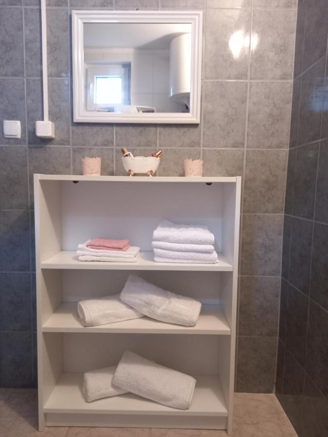 Guest House Studio Apartman Marina - With Jacuzzi, Free Parking, Pet Friendly คาร์โลวัตส์ ภายนอก รูปภาพ