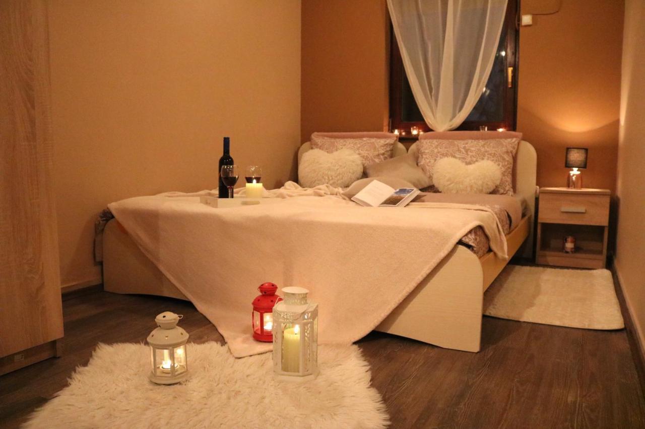 Guest House Studio Apartman Marina - With Jacuzzi, Free Parking, Pet Friendly คาร์โลวัตส์ ภายนอก รูปภาพ