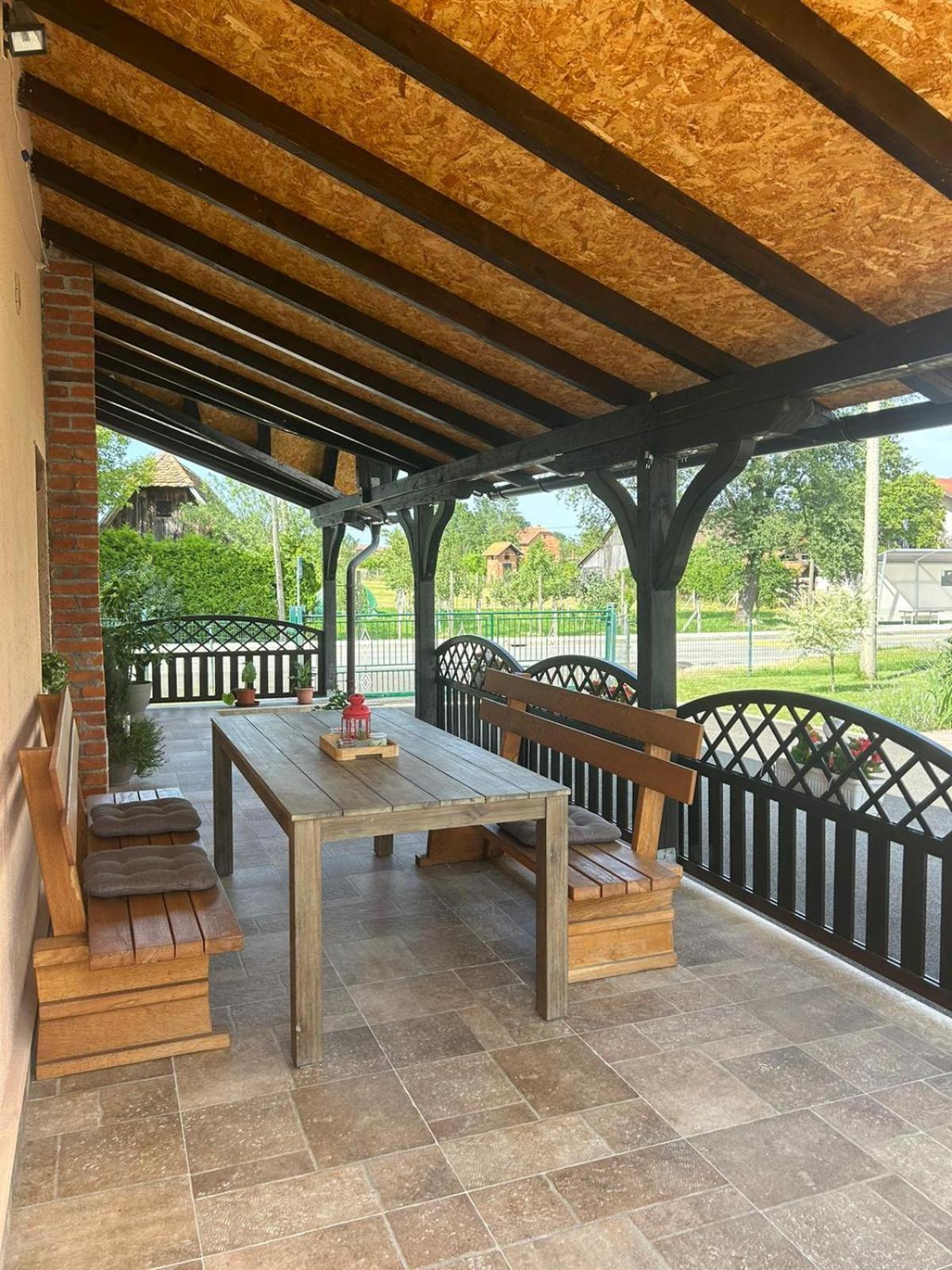 Guest House Studio Apartman Marina - With Jacuzzi, Free Parking, Pet Friendly คาร์โลวัตส์ ภายนอก รูปภาพ
