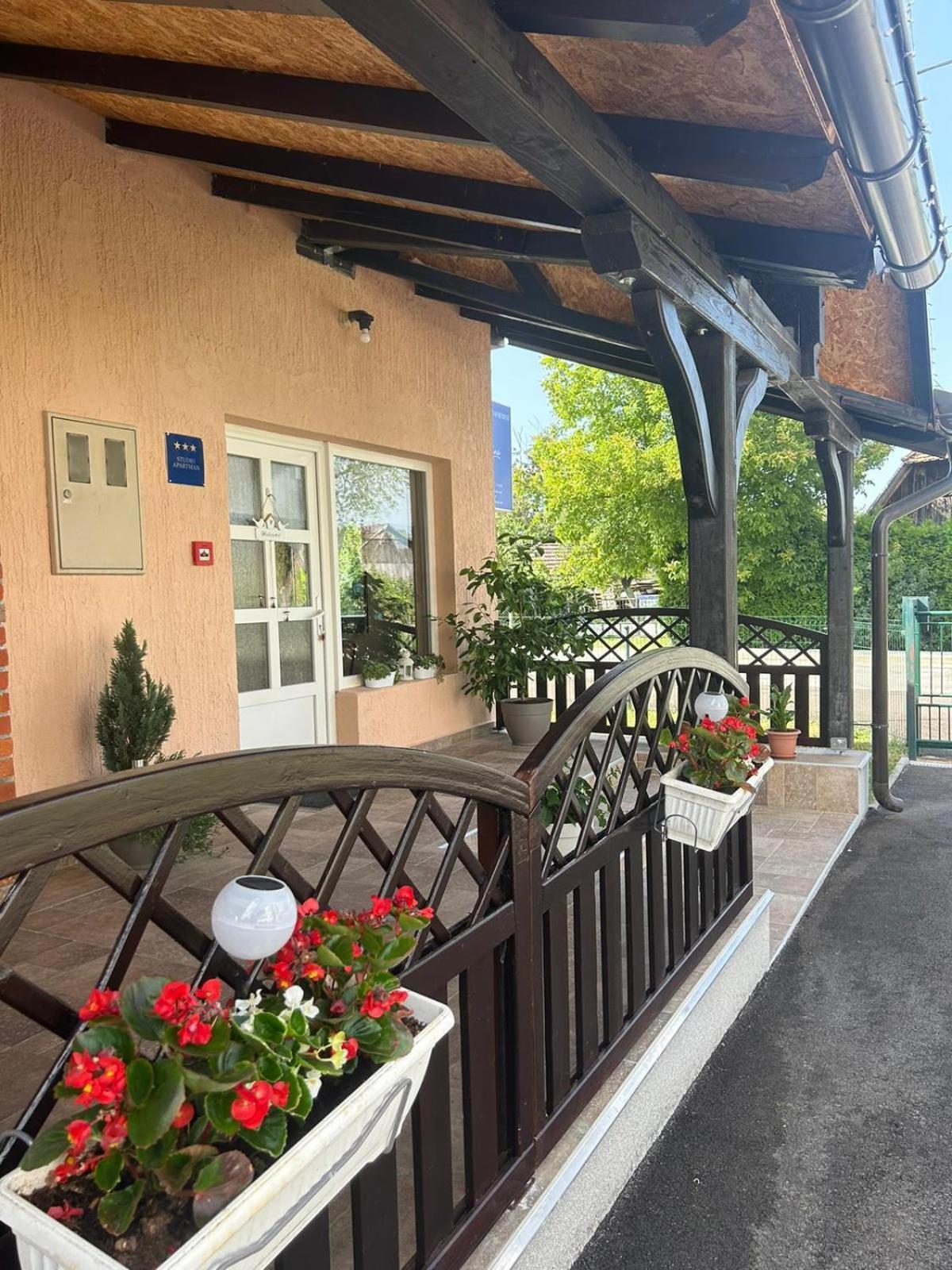 Guest House Studio Apartman Marina - With Jacuzzi, Free Parking, Pet Friendly คาร์โลวัตส์ ภายนอก รูปภาพ