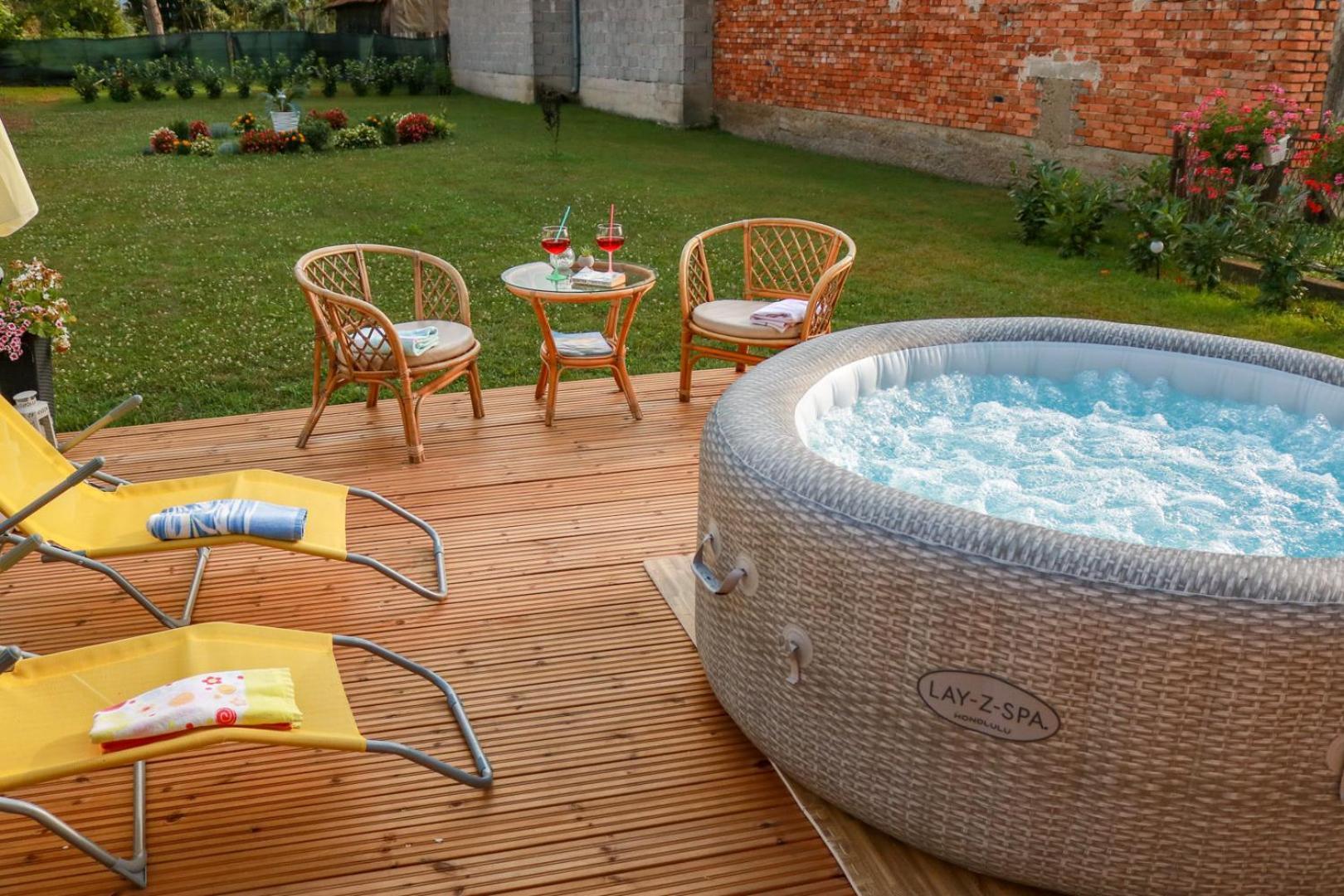Guest House Studio Apartman Marina - With Jacuzzi, Free Parking, Pet Friendly คาร์โลวัตส์ ภายนอก รูปภาพ